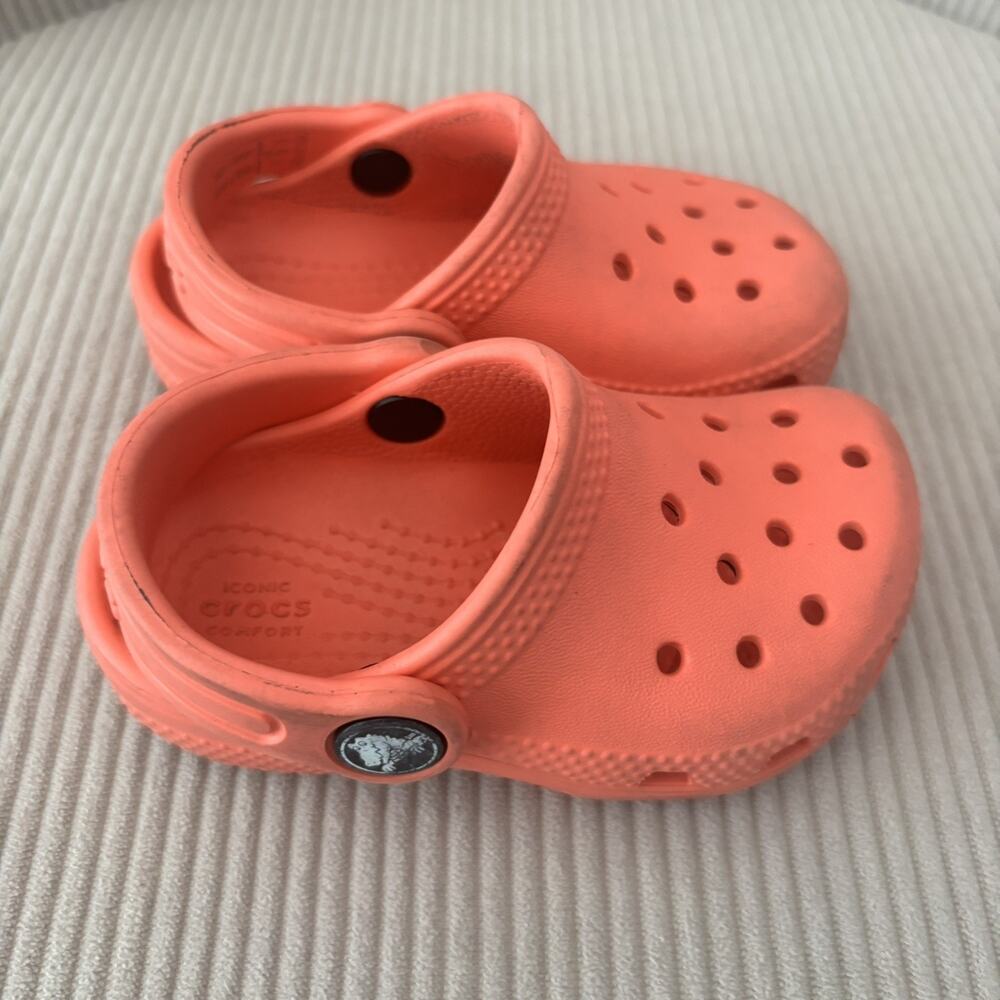 Crocs Classic Clogs Toddler Coral Red Comfort Slip-On Strap Cushion - Picture 2 of 6